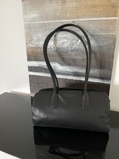 Loubs Schultertasche Leder schwarz