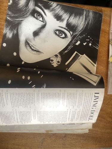 Vogue sept 1964 magazine with