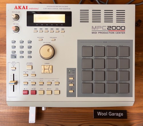 Akai mpc2000 sampler - mpc2000,