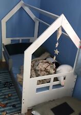 Kinderbett Kinderhaus Holzbett Einzelbett Bett Lattenrost Tipi Rausfallschutz