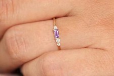 Baguette amethyst gold ring