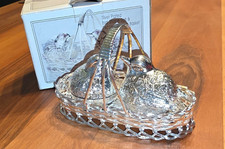 Versilbertes Salz- und Pfefferstreuer-Set in Form von Vögeln in einem Korb