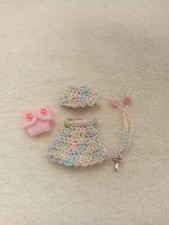 miniatur Puppenkleidung für