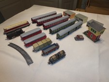 Konvolut Modelleisenbahn Waggons Loks Dt. Reichsbahn 81001 und V160146 DDR TT