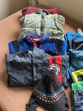 Kleiderpaket Junge Größe 98/104, 20 Teile, Winterjacken, Pullover, …
