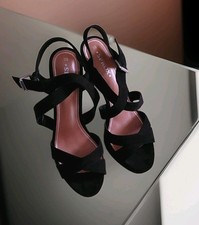 Neuwertig Schöne Sandalen