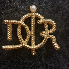 Brosche Buchstaben Gold Pin