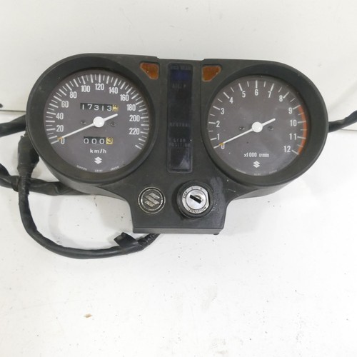 Suzuki 550 cockpit tacho - cockpit,