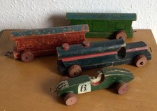Holzspielzeug alt 1 Lok 2 Waggons und 1 Rennwagen