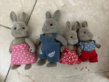 Hasen Familie Figuren Für Puppenhaus 1:12 Mutter Vater Kinder mit Kleidung