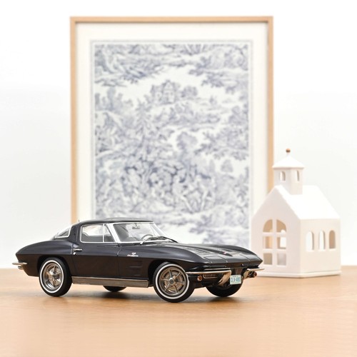 Norev corvette sting - 1:18, ray