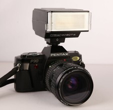 Pentax p30 Kamera mit Takumar Objektiv 1:3,5 mit UV Filter und Metz 30BCT4 Blitz