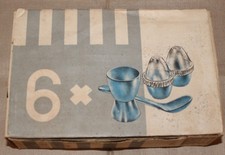 Eierbecher, Salzstreuer, Löffel aus Polystyrol in der OVP, DDR,s. Beschr. (51)