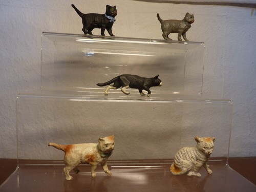 Katzen von elastolin und - 5,