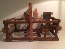 Antiker Kinderwebstuhl aus