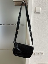 Schwarze Handtasche Lederoptik