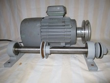 Kreissägewelle + Motor mit Riemenscheie + Riemen + neues Hartmetall-Blatt