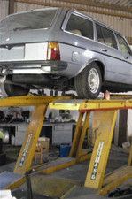 PKW Halle Bühne Hebebühne Werkstatt Werkzeug Strom Wasser Auto Oldtimer Garage