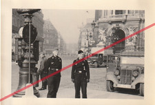 Panzermänner beim Ortsbesuch schwarze Uniformen Panzerfahrer 2WK Foto WW2 Tanks