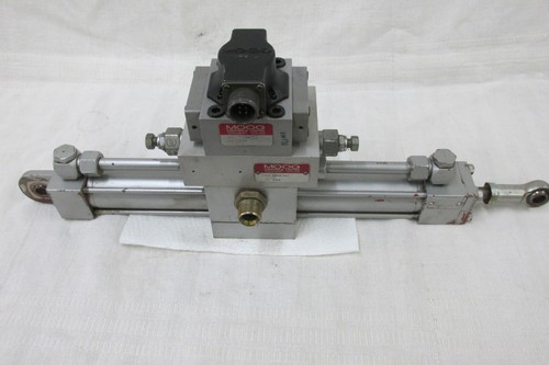 Hydraulik zylinder mit moog - zylinder,