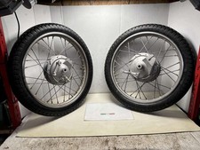 Paar Räder Vorne und Hinten