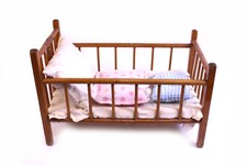 altes Gitter Puppenbett 50er