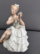Wallendorf-Porzellan Figur Tänzerin Baletteuse sitzend-Mod 1764