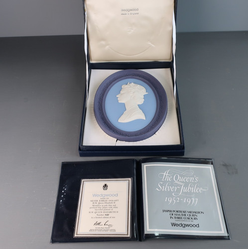 Wedgewood jasperware queen - wedgewood, queen's