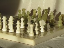 Schachspiel aus Marmor & Onyx 12" – Handgefertigt – Grün/Weiß