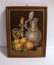 Stickbild Früchte Tisch Stillleben Zinnkrug Weinglas Kerze Äpfel Obst Handarbeit