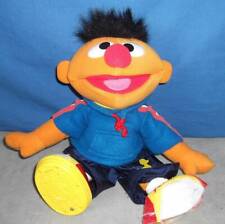 Sprechende Ernie Puppe Super Star Sesamstraße Kleidung Talking Doll Fisher Price