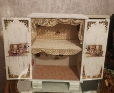 Puppenstube Schrank
