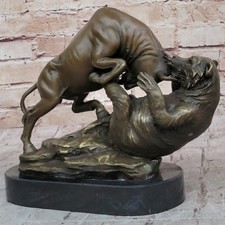 Bronze Bull And Bär Jagd