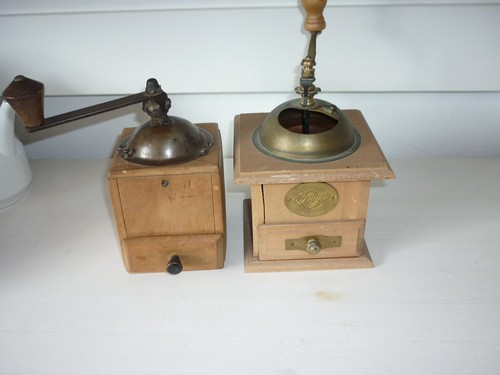 Zwei mal mokka kaffeemühle - ,