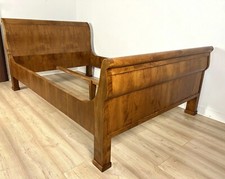 Elegantes Biedermeier Bett aus