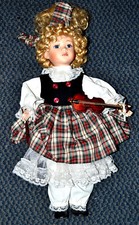 Porzellanpuppe,,Mädchen m. Geige,Schottenrock,(42,0 cm),verstaubt,unbeschädigt,