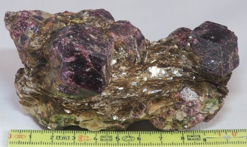 Almandin granat sehr - granat, seltener