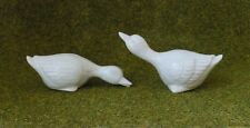 2x Keramik Gans Ente Vogel Tier Miniatur Blumenstecker Oster Deko shabby weiß 