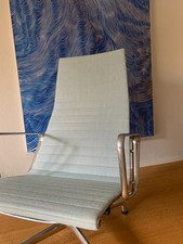 Vitra Aluminium Lounge Chair EA 124 – Charles & Ray Eames - Designklassiker