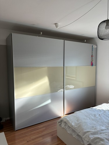 Kleiderschrank