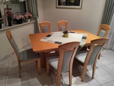 Ausziehbare Essgruppe mit 6 stühlen