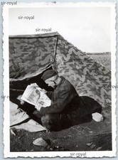 Wehrmacht Soldat liest