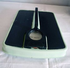 DDR Waage Personenwaage hellgrün VEB Massindustrie Werdau max. 125kg Vintage