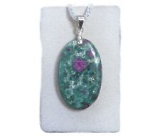 Rubin in Fuchsit Cabochon