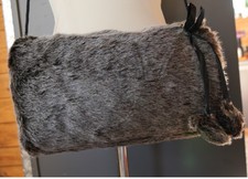 Kunstfell Muff zum Umhängen Fake Fur beige/braun gesprenkelt mit Bommeln