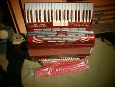 A C C O R D I O L A  italienisches Akkordeon, 120 Bässe und 3 Chören