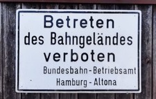 Schild "Betreten des