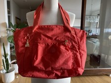 Damentaschen von Kipling Live.Light. Rot.