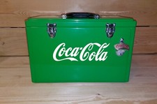 Cola Kühlbox Grün 25 L iter Getränke Kiste Coca Cola Flaschenöffner 49x27x30cm