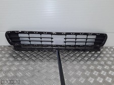 2016 VW GOLF VII KUHLERGRILL DEFEKT MITTELGRILL STOSSTANGE 5G0853677B